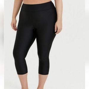 Torrid Black High Rise Capri Surf Swim Leggings Size 2X NWT